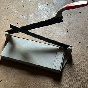 Tile cutter